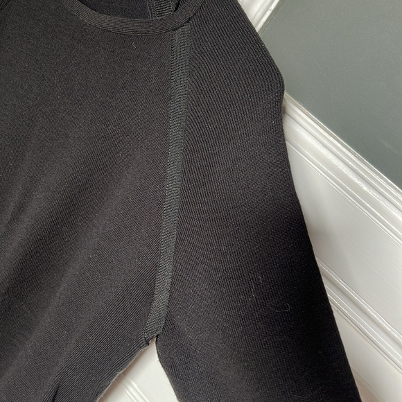 Men’s Slinky 50% Italian Wool Sweater with Sheer-Weave Jersey Sleeve Detailing - Picture 3 of 5